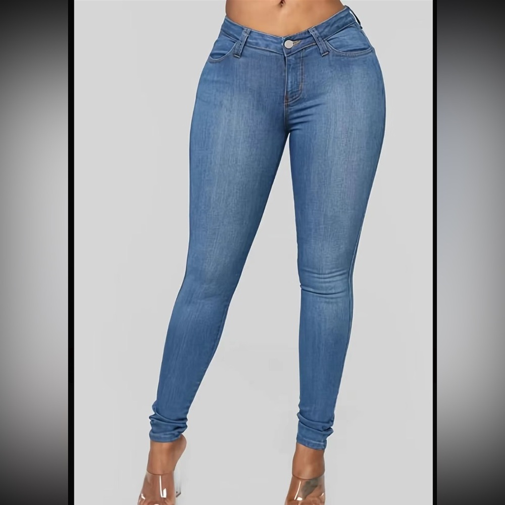 High waist, stretchy skinny jeans. High-rise. Slim fit